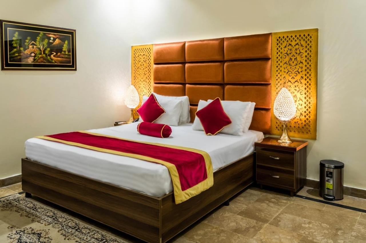 Rose Palace Hotel, Gulberg 拉合尔 外观 照片